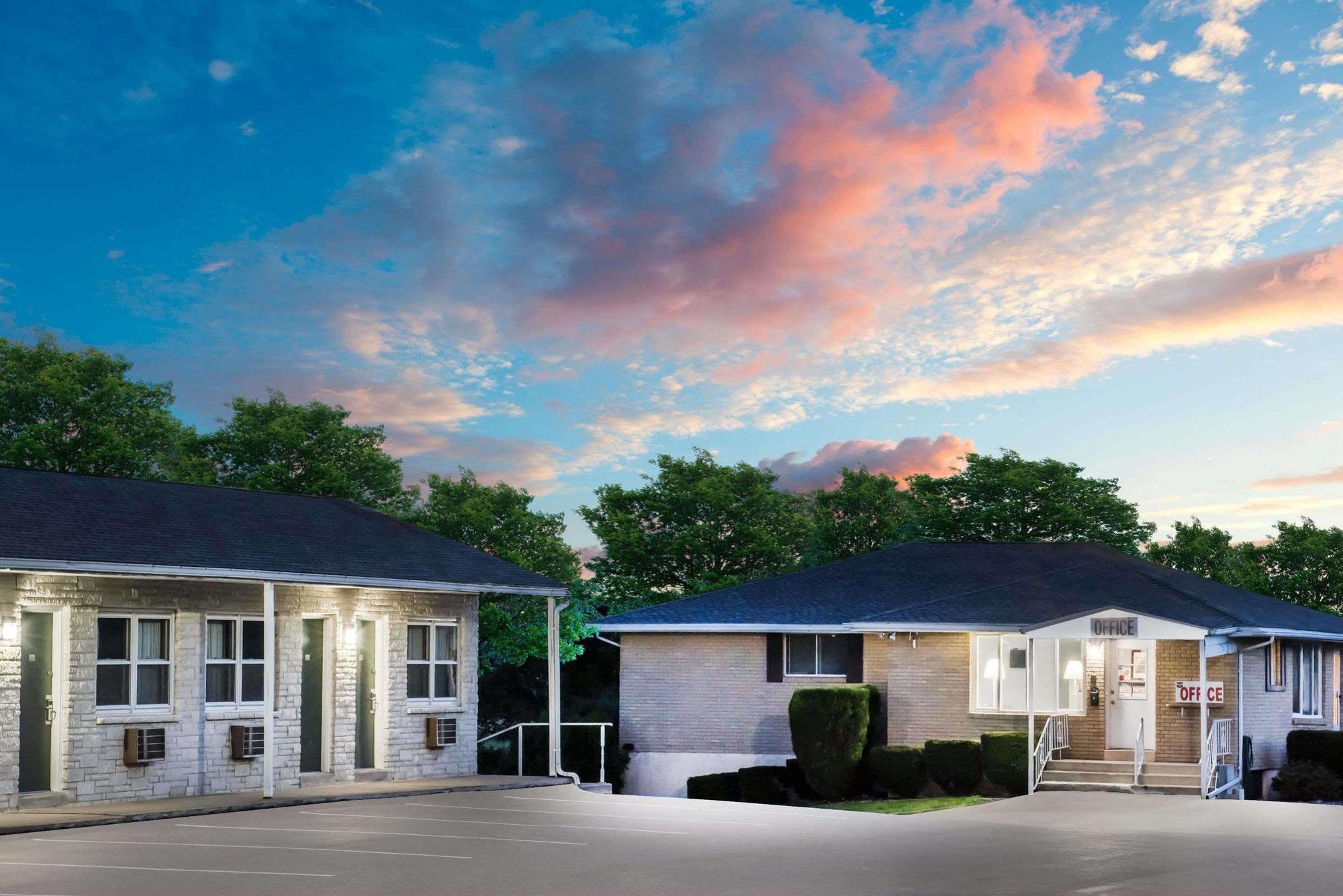 Knights Inn Pine Grove Pine Grove  Exterior foto
